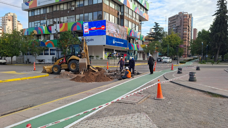 Luego de 8 horas de trabajo, EPAS reestableció el servicio del agua en el centro de Neuquén | LM Neuquen Luego de 8 horas de trabajo, EPAS reestableció el servicio del agua en el centro de Neuquén