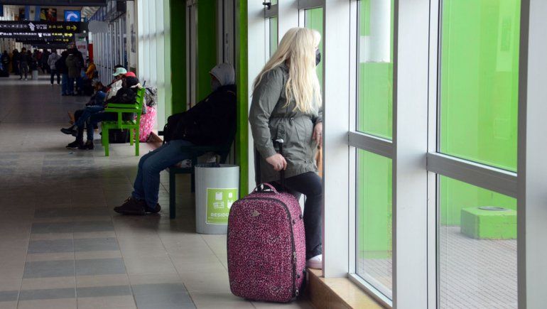 Los colectivos varados por la nieve vuelven a la terminal de Neuquén