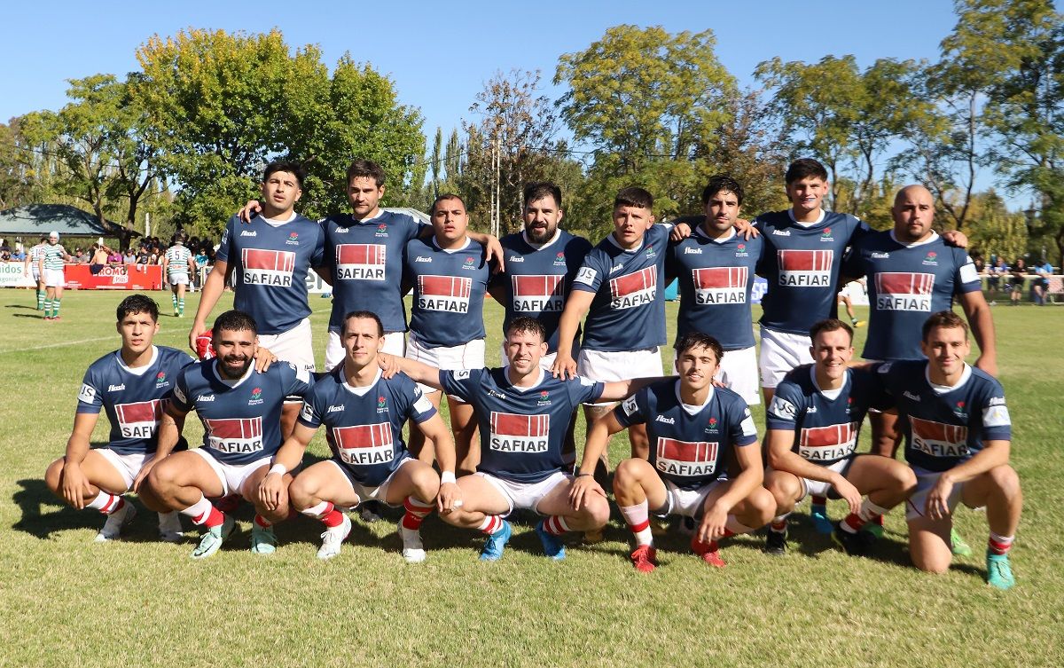 El plantel de Neuquén RC que se consagró campeón el sábado por la tarde. Fotos: Fabián Ceballos