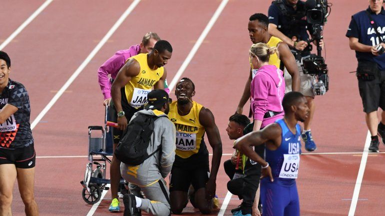 El atleta jamaiquino no pudo completar la competencia por un calambre.