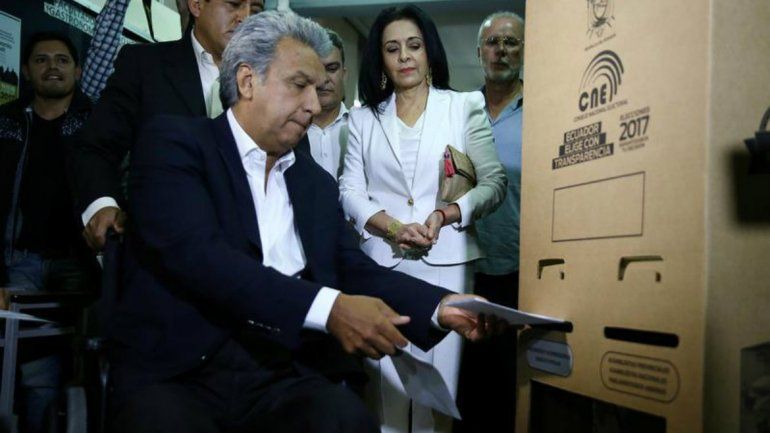 Lenín Moreno se acerca a la victoria en primera vuelta