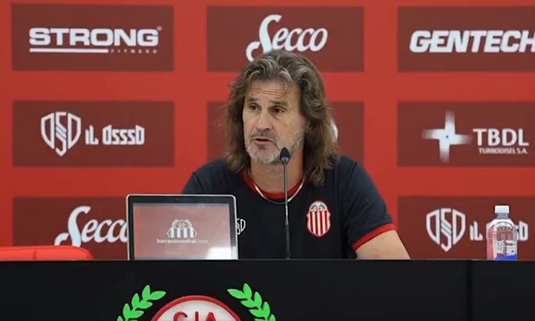 Rubén Darío Insúa desafío a los periodistas tras la eliminación de Barracas Central: ¿No me van a preguntar por el arbitraje?