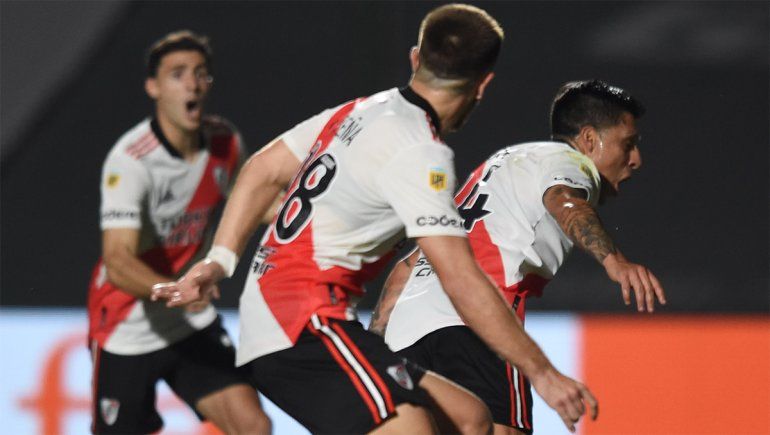 Arden las redes por el relato de Vignolo y memes para Enzo