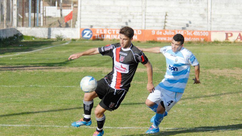 El memorable partido entre Racing de Avellaneda y el Rojo neuquino. Petrolero