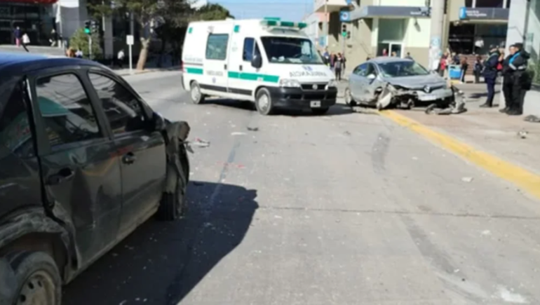 El choque múltiple se produjo en la esquina de San Martín y Güemes
