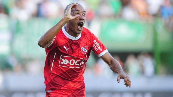 Diego Viruta Vera le ganó la pulseada en el 11 titular al Tanque Denis y respondió con un gol importante. El Diablo ganó otra vez y se mete en la pelea.