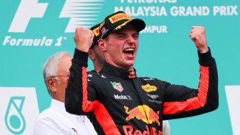 Verstappen ganó y Hamilton se afirmó en el campeonato