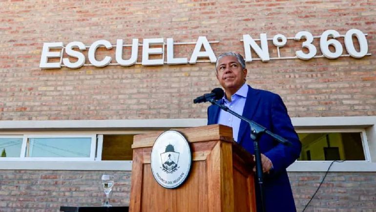 El gobernador Rolando Figueroa en la inauguración de un nuevo edificio educativo en Neuquén. El gobernador Rolando Figueroa en la inauguración de un nuevo edificio educativo en Neuquén.