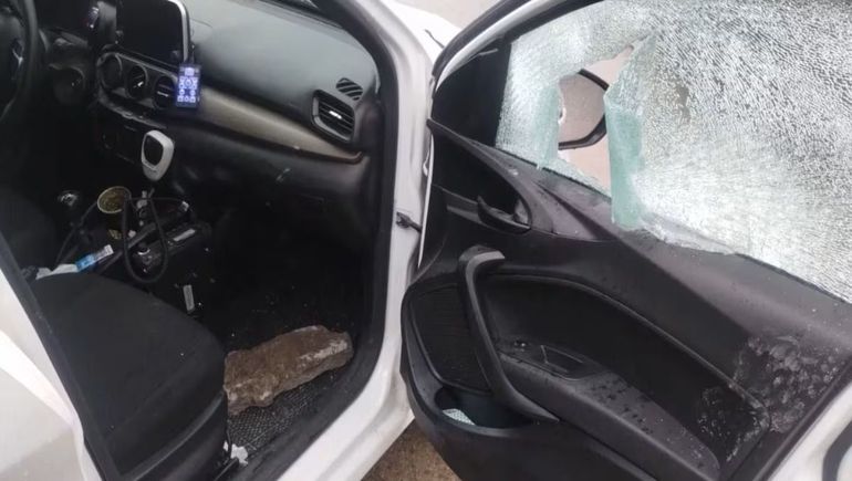 Padres y vecinos atacaron la casa del nene señalado por los presuntos abusos. Padres y vecinos atacaron la casa del nene señalado por los presuntos abusos.