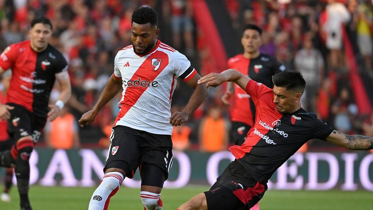 Miguel Borja anotó los dos goles de River.