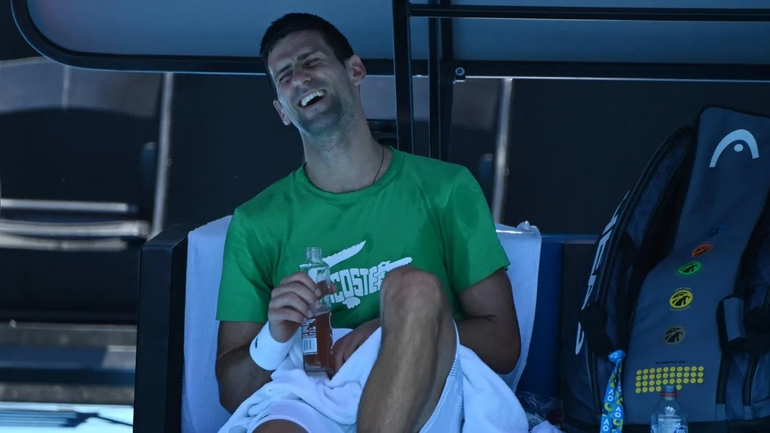 Djokovic abandonó Australia y estallaron los memes