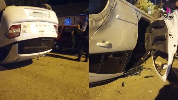 Cinco Saltos: conductor chocó contra un auto estacionado y volcó