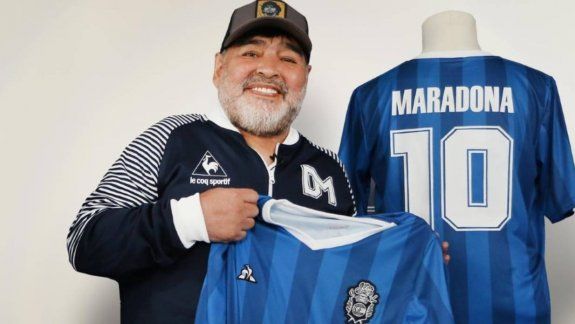 En Mercado Libre venden hasta en 2.500.000 las remeras firmadas por Maradona