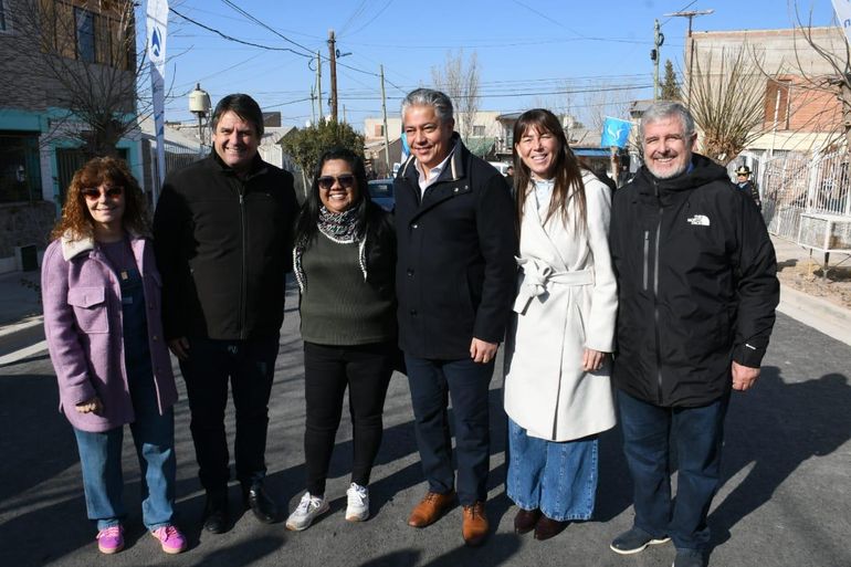 Nueva obra de asfalto en Villa Ceferino: así fue la inauguración de Gaido y Figueroa