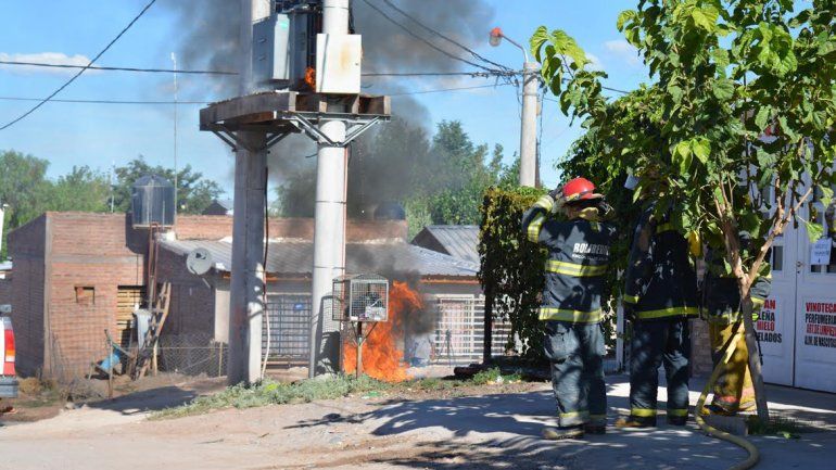 La explosión de un transformador causó pánico y dejó sin luz a un sector
