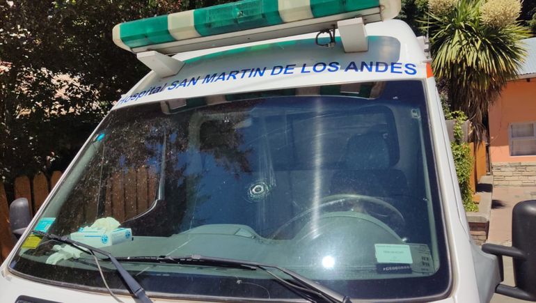 Borracho y violento, destrozó tres ambulancias del hospital
