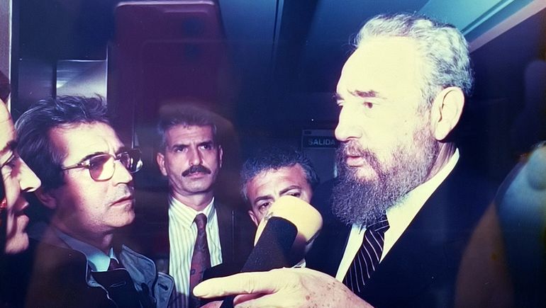 Fidel Castro Fidel arribó a Bariloche en el año 1995 para asistir a la Cumbre Iberoamericana. Escobar fue designado para cuidar las espaldas del líder cubano.  “Estaba designado para cuidar a Bill Clinton pero el gobierno nacional pensó que era más importante Castro