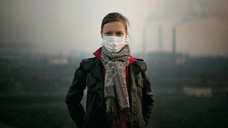 La Organización Mundial de la Salud agrega que la contaminación que se produce en los espacios interiores es tan peligrosa como la de los exteriores.