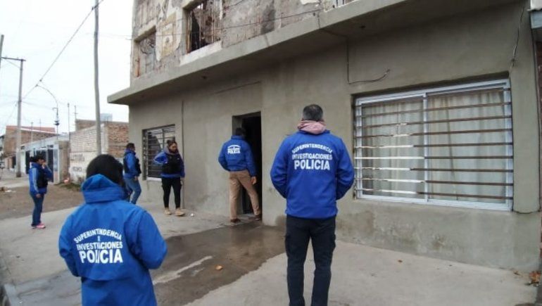 Con la Policía, madre gitana busca a su hija adolescente para evitar que se case