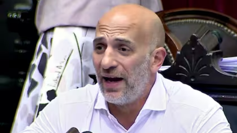 Emiliano Yacobitti, vicerrector de la UBA, mostró sus recibos de sueldo.