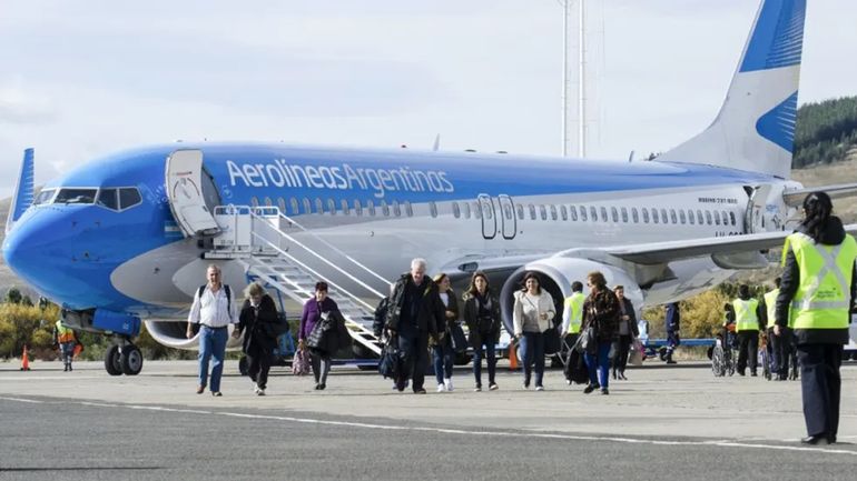 La ARCA determina el tope máximo de dólares en efectivo que una persona puede llevar consigo en un viaje en avión al exterior. La ARCA determina el tope máximo de dólares en efectivo que una persona puede llevar consigo en un viaje en avión al exterior.