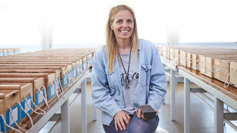 La mujer que lleva la ciencia a las rocas de Vaca Muerta