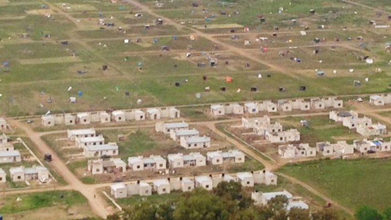 Unas 600 familias tomaron un terreno en el partido de Merlo.