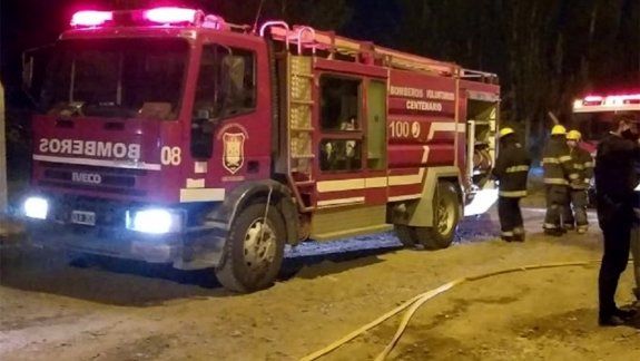 Bomberos fueron a apagar un incendio y los recibieron a los tiros