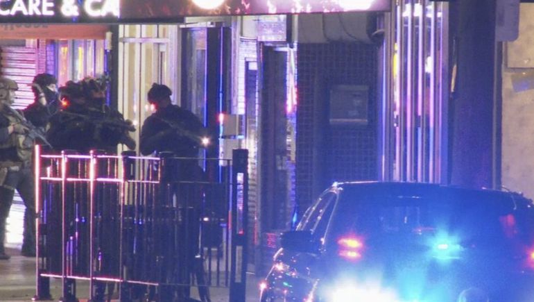 Un tirador causó terror en Australia: disparó al menos 50 veces desde un edificio e hirió a 20 personas