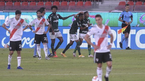 River perdió 3 a 0 y quedó al borde de la eliminación
