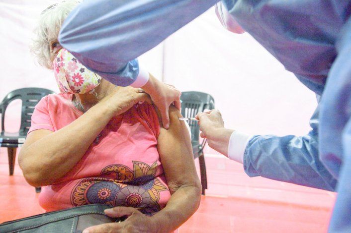 Los mayores de 60 años fueron vacunados con prioridad por el alto riesgo que corren.