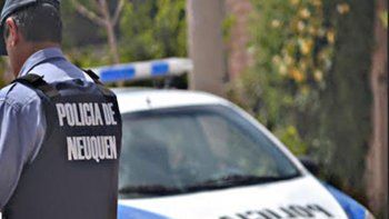 violento robo a una mujer que sacaba el auto del garage violento robo a una mujer que sacaba el auto del garage