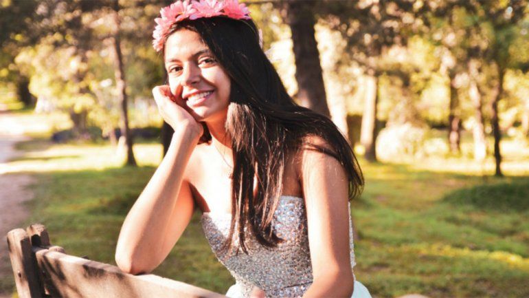 Cumple 15 años y pide a sus invitados que lleven alimentos no perecederos como regalo