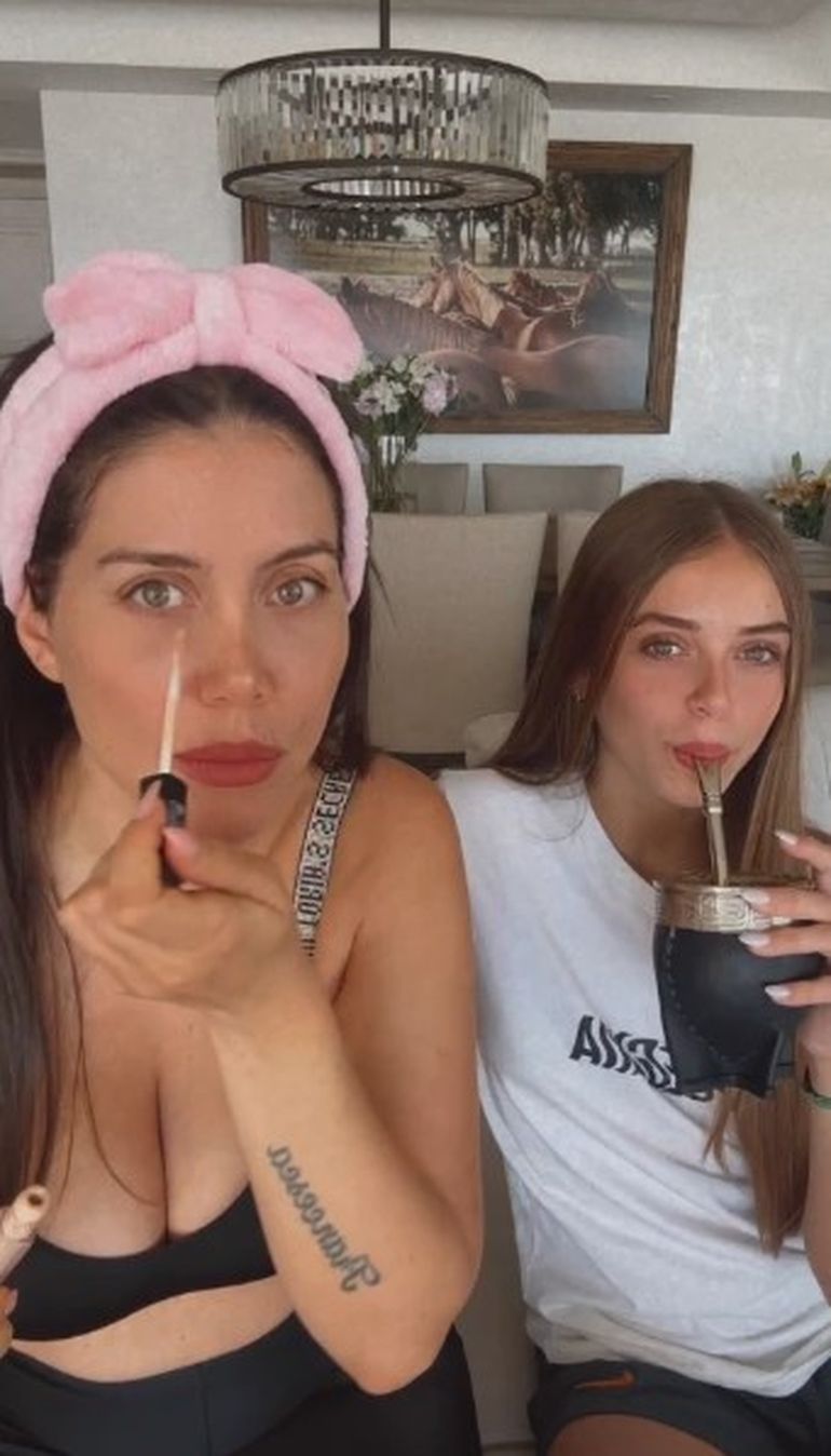 Wanda Nara junto a Julieta, la novia de su hijo Valentino. Wanda Nara junto a Julieta, la novia de su hijo Valentino.