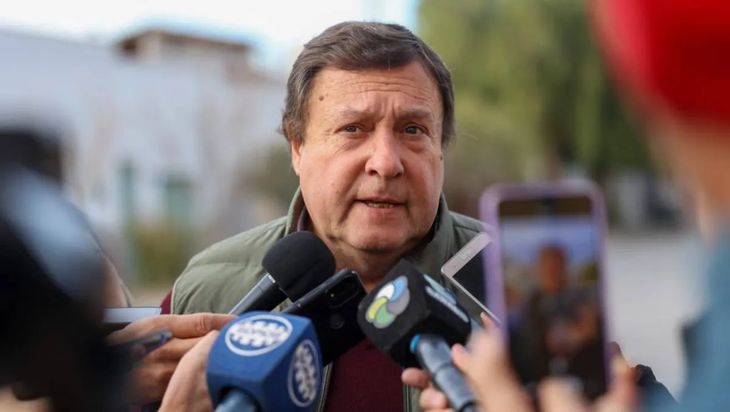 El Gobernador Weretilneck, y una promesa incumplida. El Gobernador Weretilneck, y una promesa incumplida.