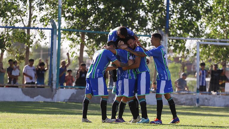 Regional Amateur: Maronese pegó primero ante La Amistad, pero nada está dicho en los octavos de final. Regional Amateur: Maronese pegó primero ante La Amistad, pero nada está dicho en los octavos de final.