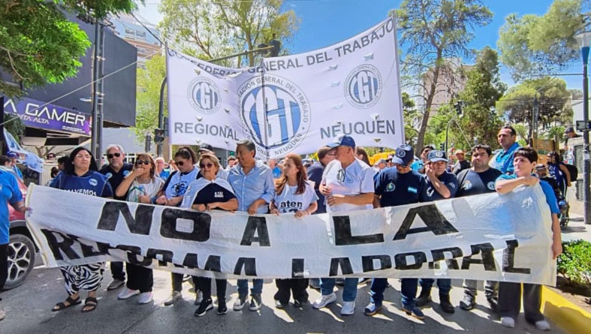 La marcha contra la reforma laboral se desarrolla en Neuquén y varias capitales del país