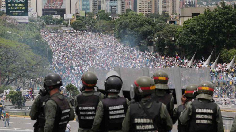 Parte de la oposición a Maduro proclama una huelga y movilizaciones.