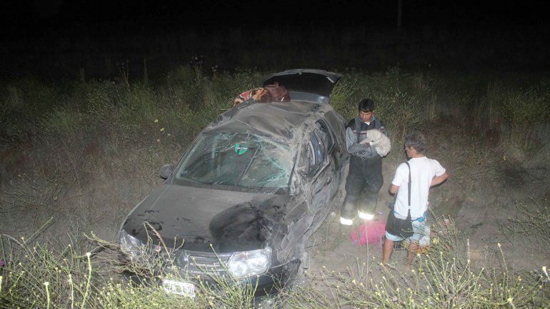 Fuerte choque y vuelco dejó ocho heridos