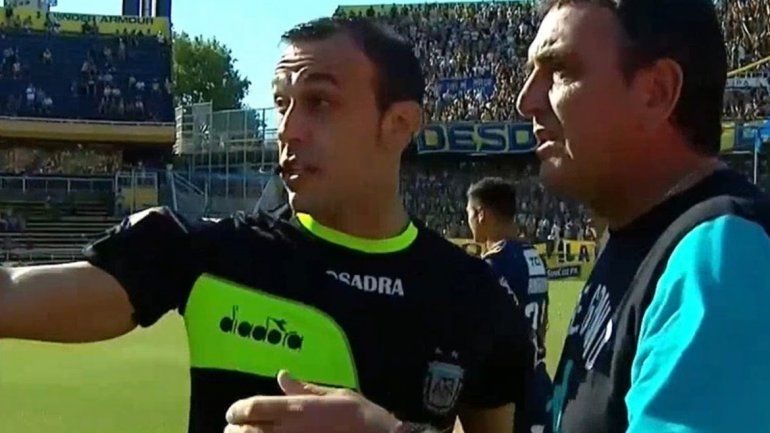 Se demoró rezando en el vestuario y lo expulsaron al ir a la cancha