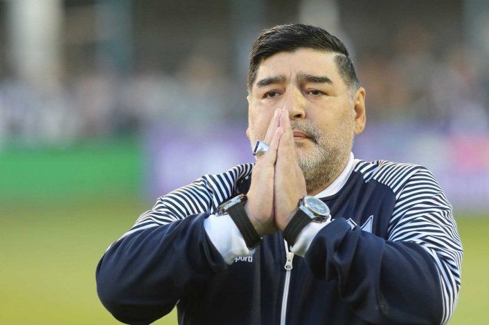 El juez autorizó peritar los celulares de Diego Maradona