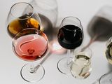 Los Jóvenes de 18 a 34 años lideran la demanda global de bebidas con bajo o nulo contenido alcohólico. Los Jóvenes de 18 a 34 años lideran la demanda global de bebidas con bajo o nulo contenido alcohólico.