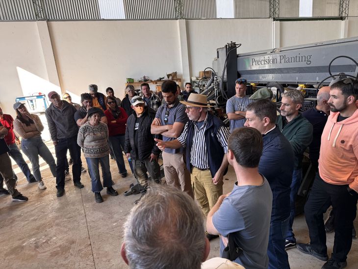 El uso eficiente del agua, la energía solar y nuevas líneas de financiamiento marcan el camino para mejorar la productividad y reducir costos en el agro rionegrino. El uso eficiente del agua, la energía solar y nuevas líneas de financiamiento marcan el camino para mejorar la productividad y reducir costos en el agro rionegrino.