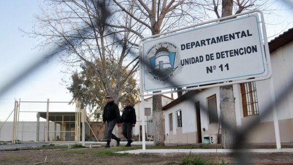Tres presos heridos por una pelea en la U11