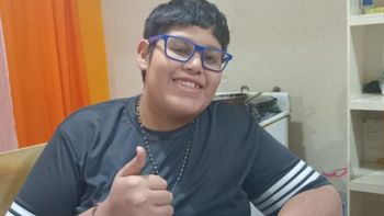 A Axel le detectaron un tumor cerebral en 2018 y además de los gastos en medicación, debe afrontar traslados frecuentes de Chubut a Buenos Aires para seguir su tratamiento. A Axel le detectaron un tumor cerebral en 2018 y además de los gastos en medicación, debe afrontar traslados frecuentes de Chubut a Buenos Aires para seguir su tratamiento.