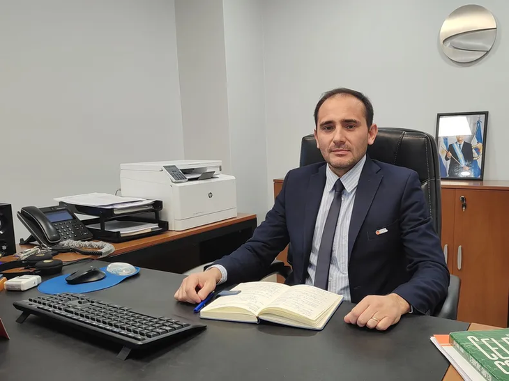 Estrada destaca a San Juan como productor de energía solar, a la vez de plantear que se necesitan baterías de almacenamiento de gran escala. Estrada destaca a San Juan como productor de energía solar, a la vez de plantear que se necesitan baterías de almacenamiento de gran escala.