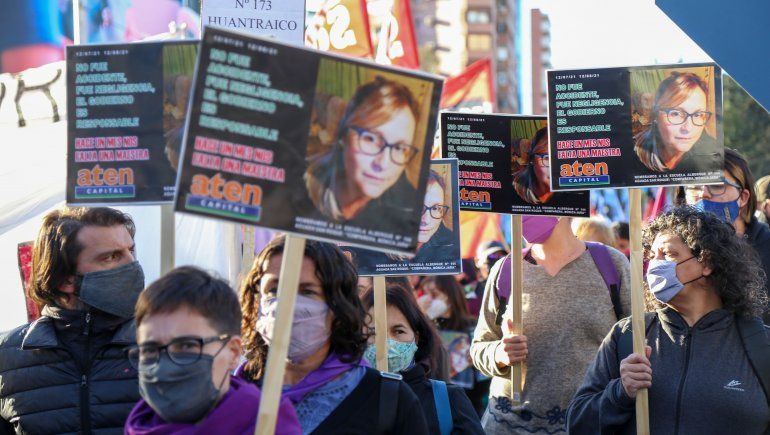 En fotos: así fue la marcha de ATEN a un mes de la muerte de Mónica