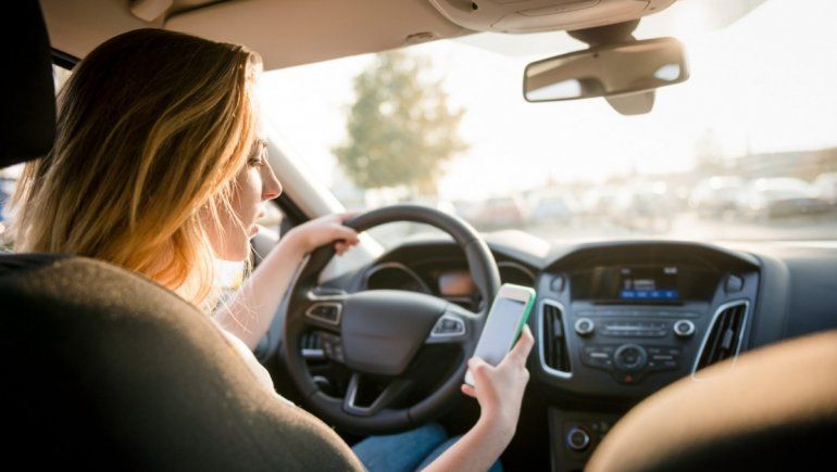 Así podés contestar mensajes de WhatsApp mientras conduces