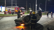 violento accidente en ruta 7: tres heridos tras chocar un semaforo y sufrir un vuelco violento accidente en ruta 7: tres heridos tras chocar un semaforo y sufrir un vuelco