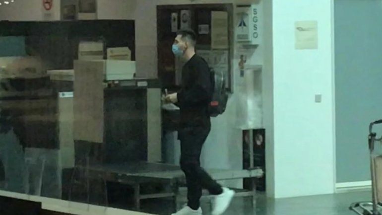 Messi tras arribar a Ezeiza con su avión privado.